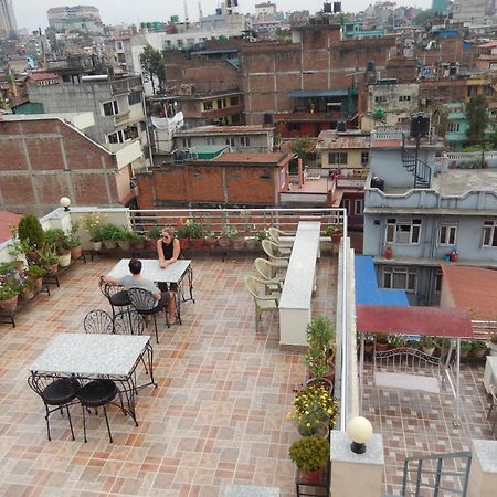 Shine Homestay Famille Francophone - Shine Home And Apartment Катманду Екстериор снимка