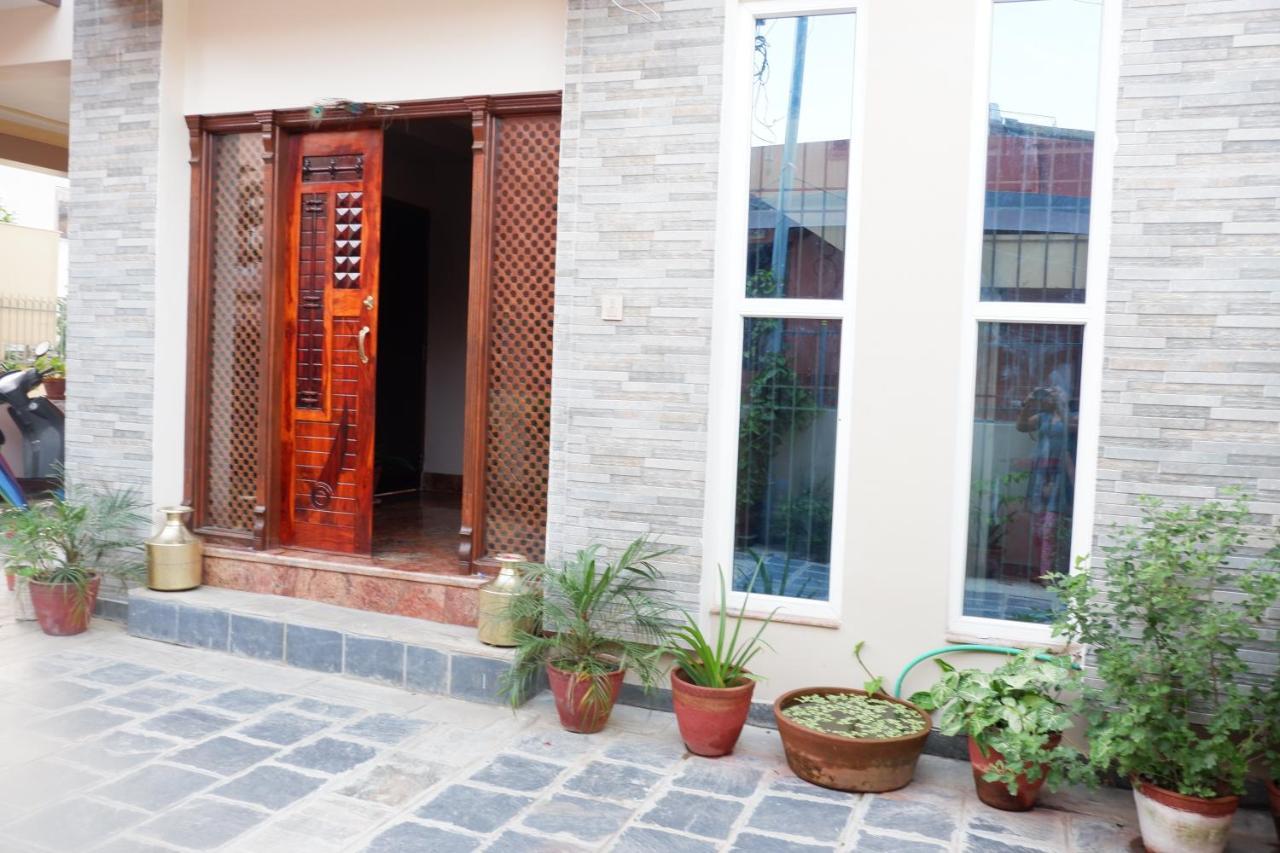 Shine Homestay Famille Francophone - Shine Home And Apartment Катманду Екстериор снимка