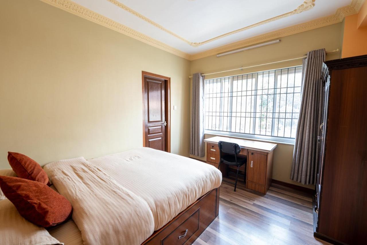 Shine Homestay Famille Francophone - Shine Home And Apartment Катманду Екстериор снимка