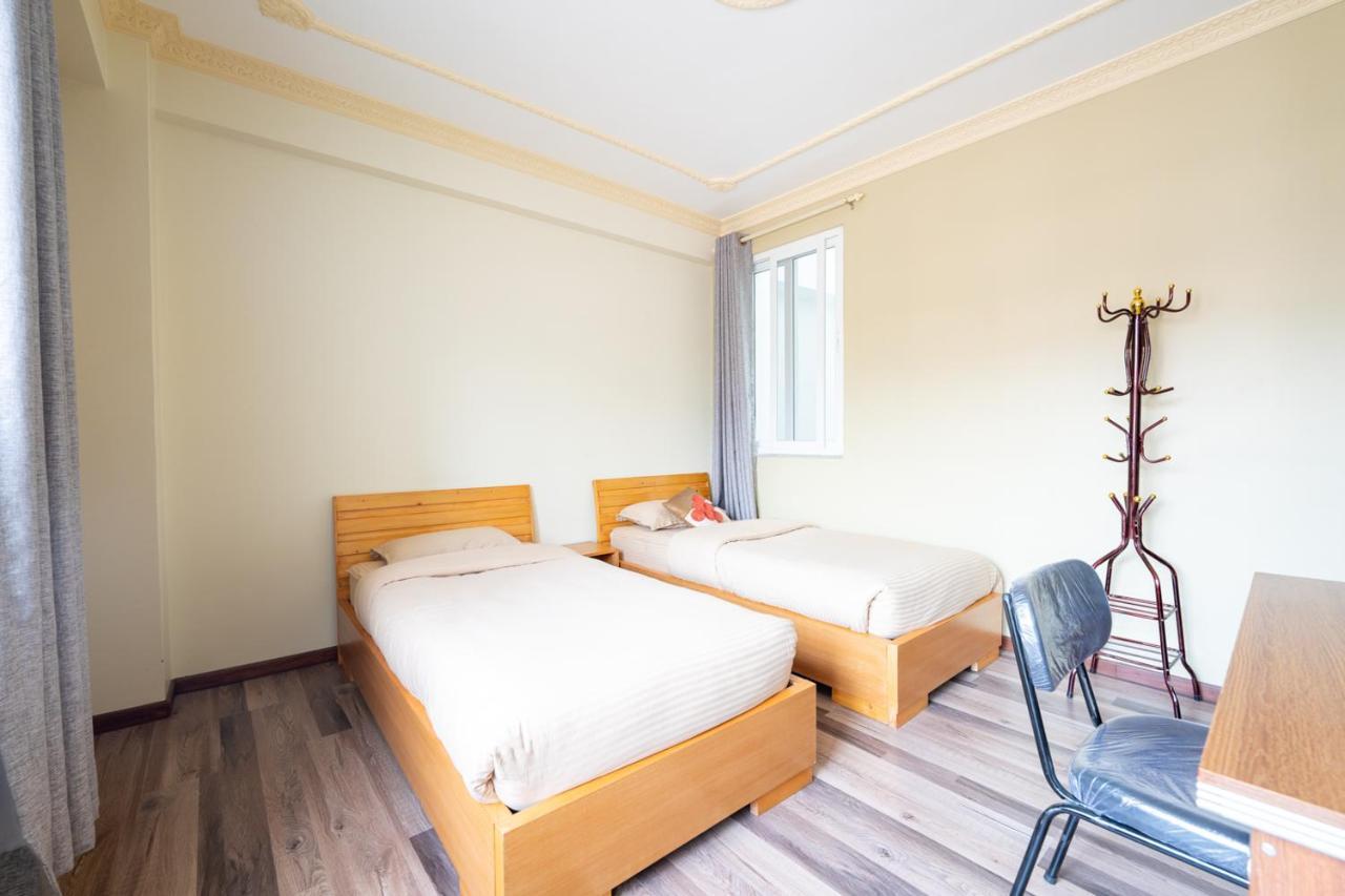 Shine Homestay Famille Francophone - Shine Home And Apartment Катманду Екстериор снимка
