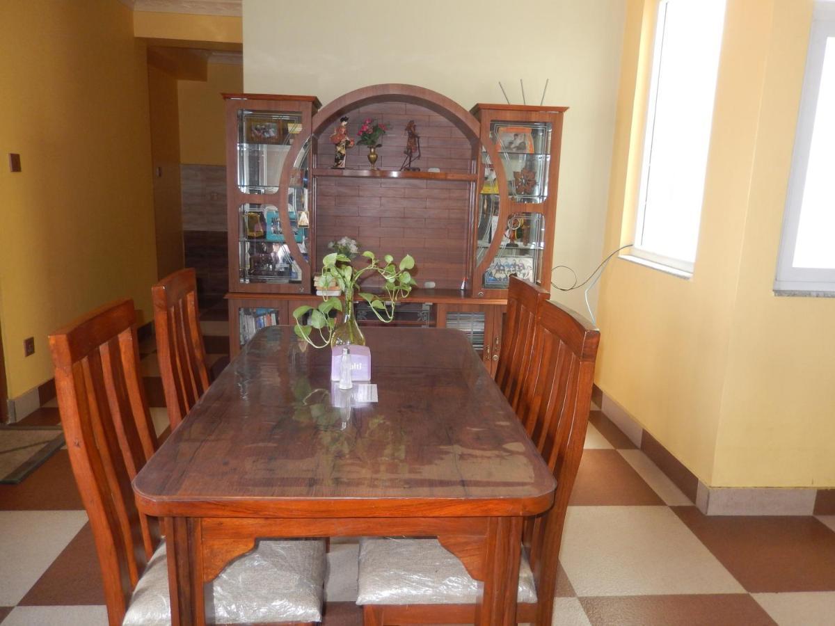 Shine Homestay Famille Francophone - Shine Home And Apartment Катманду Екстериор снимка