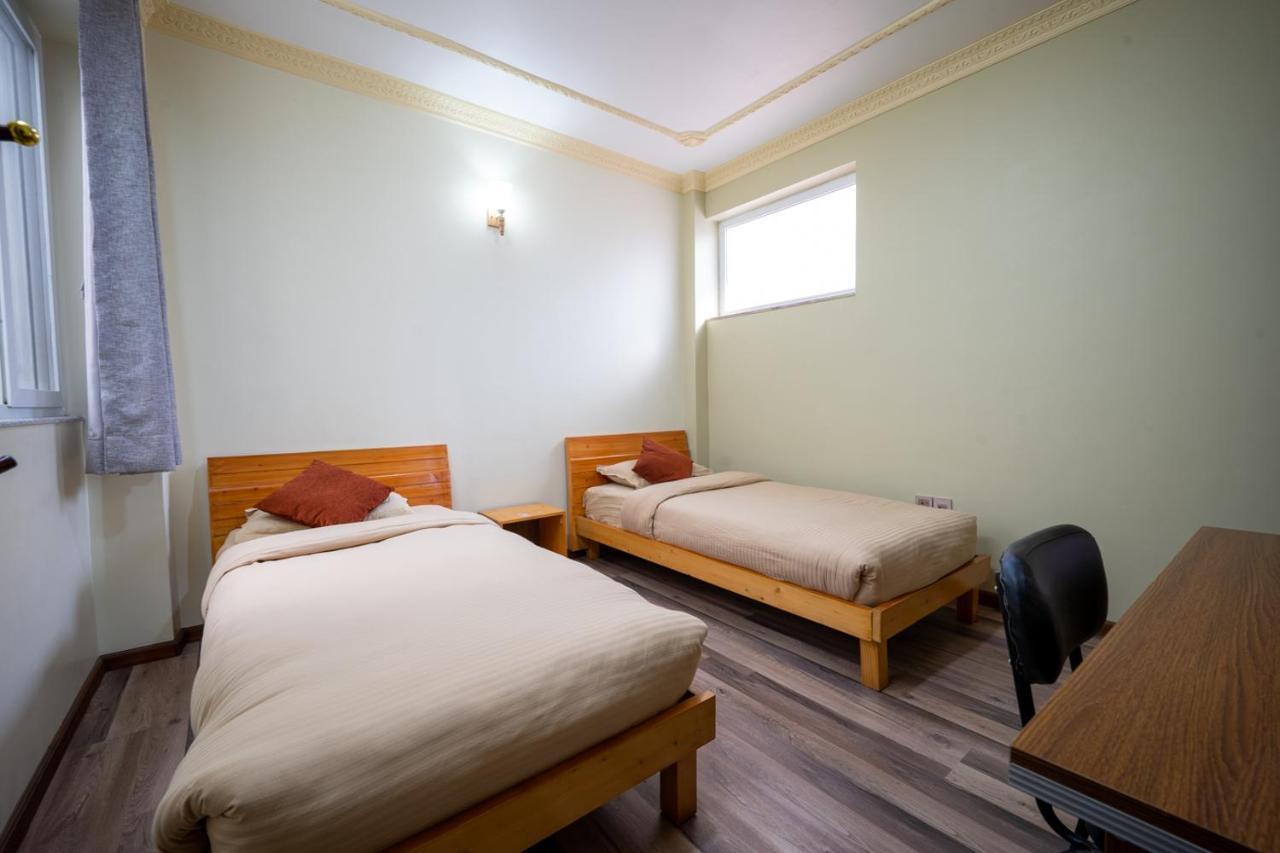 Shine Homestay Famille Francophone - Shine Home And Apartment Катманду Екстериор снимка