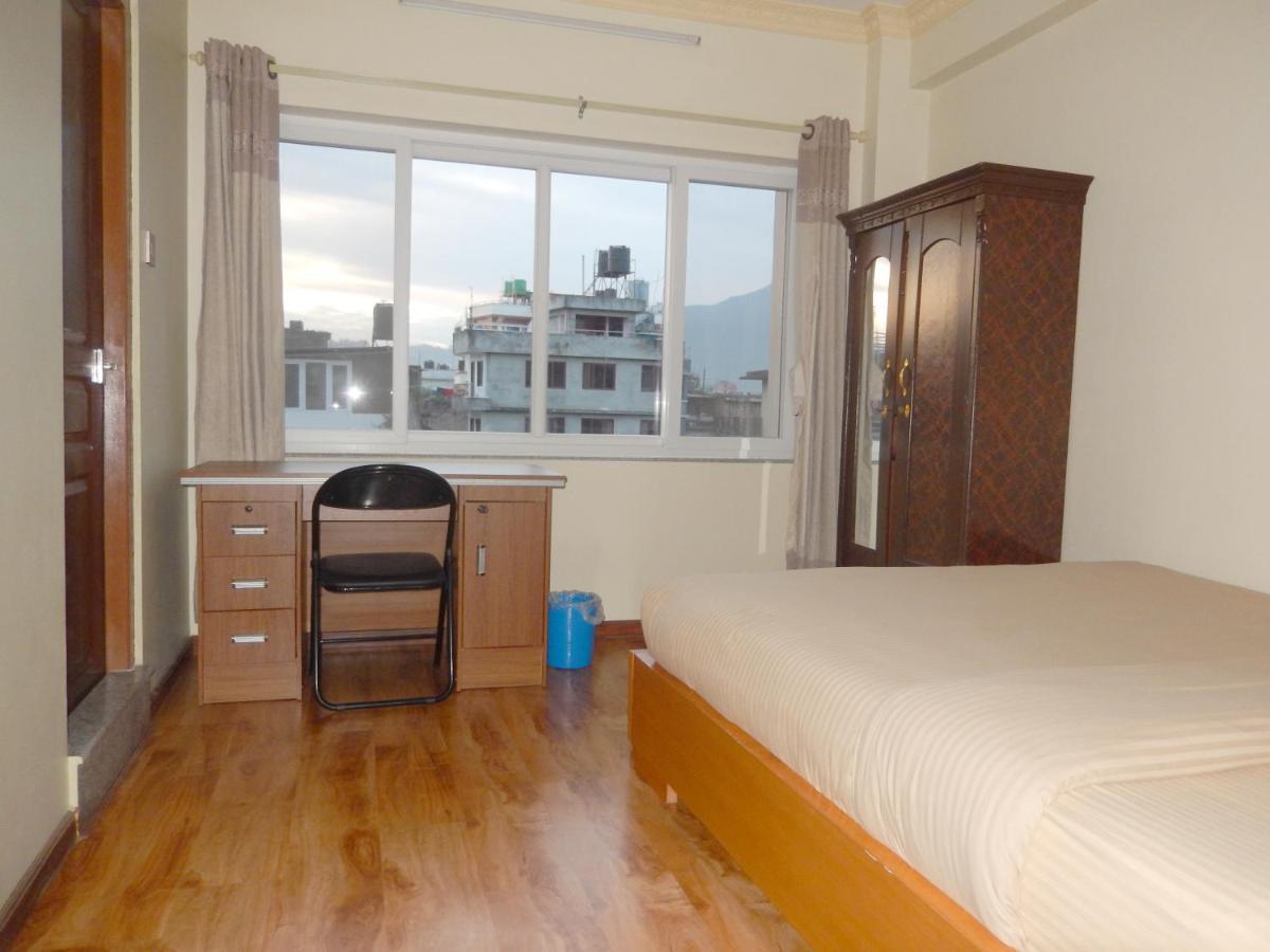Shine Homestay Famille Francophone - Shine Home And Apartment Катманду Екстериор снимка