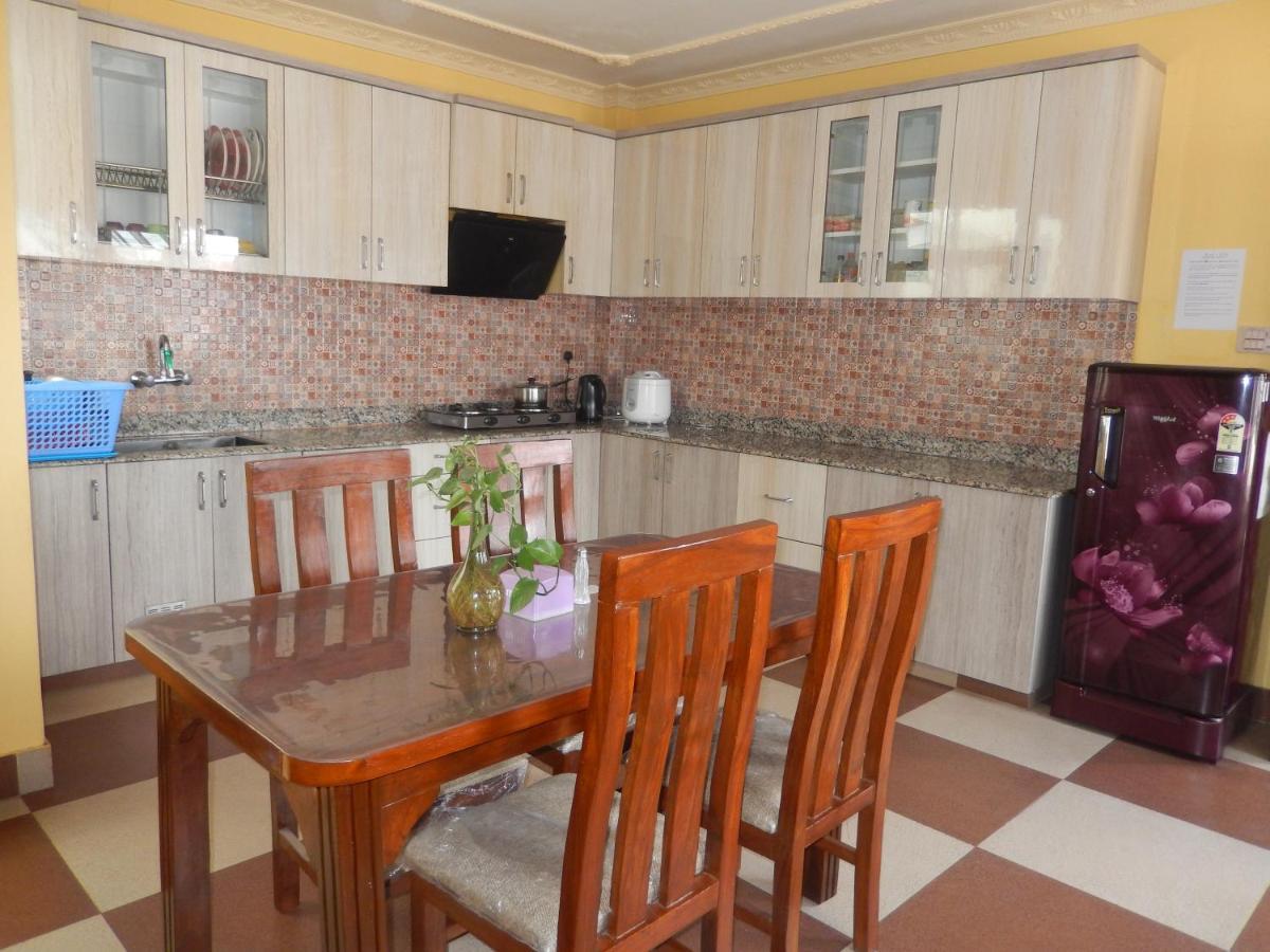 Shine Homestay Famille Francophone - Shine Home And Apartment Катманду Екстериор снимка