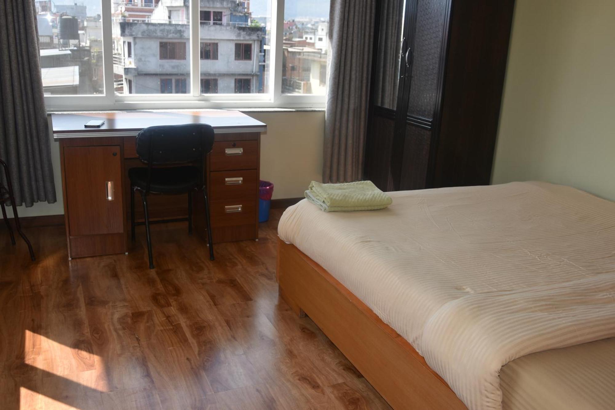 Shine Homestay Famille Francophone - Shine Home And Apartment Катманду Екстериор снимка