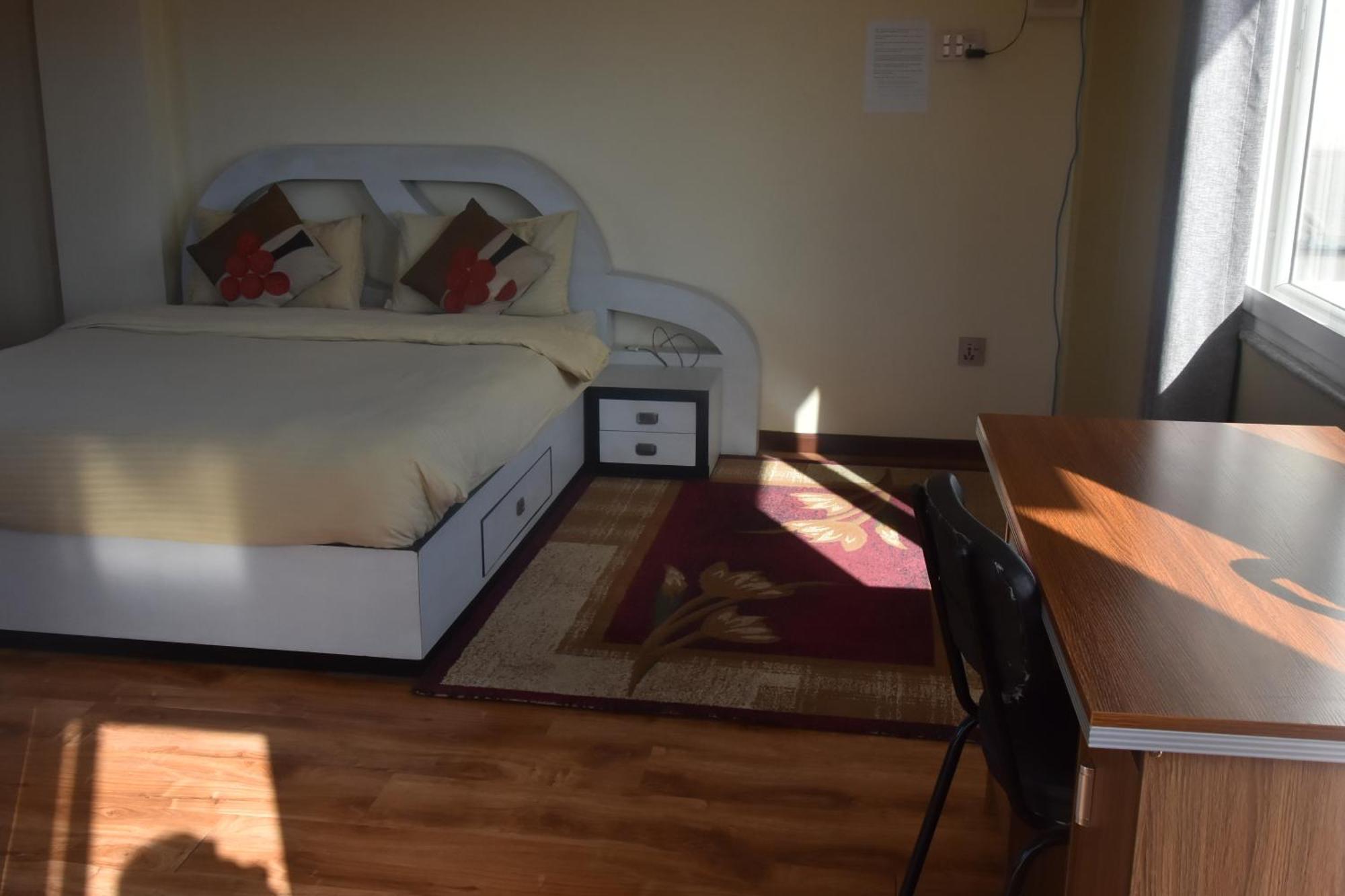 Shine Homestay Famille Francophone - Shine Home And Apartment Катманду Екстериор снимка