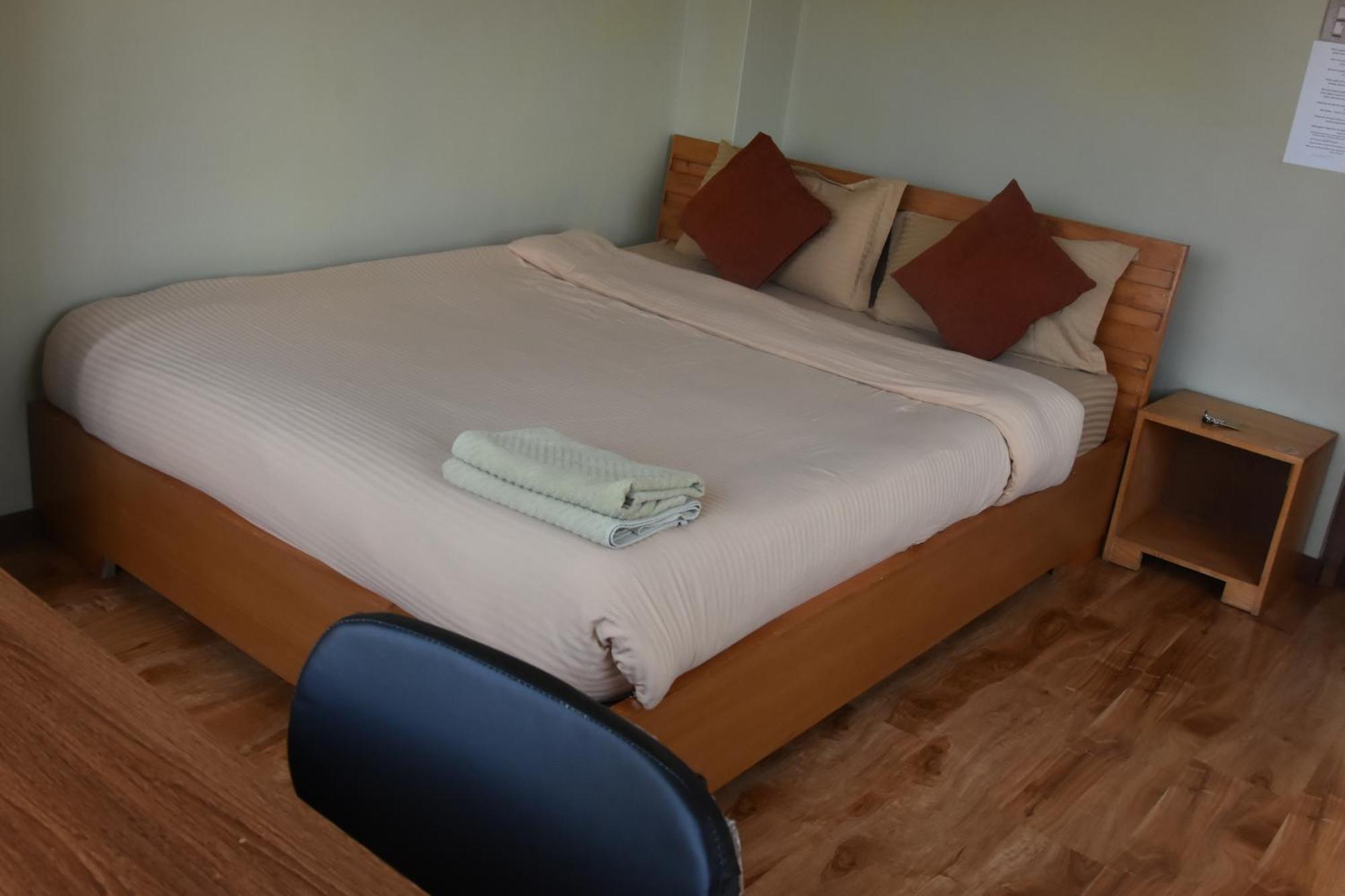 Shine Homestay Famille Francophone - Shine Home And Apartment Катманду Екстериор снимка
