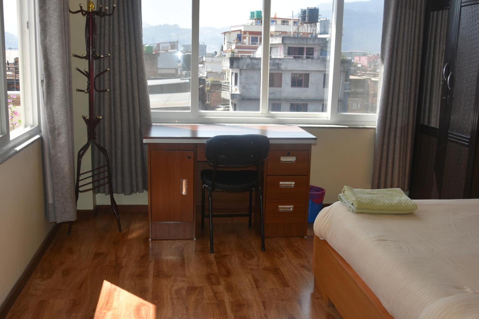Shine Homestay Famille Francophone - Shine Home And Apartment Катманду Екстериор снимка