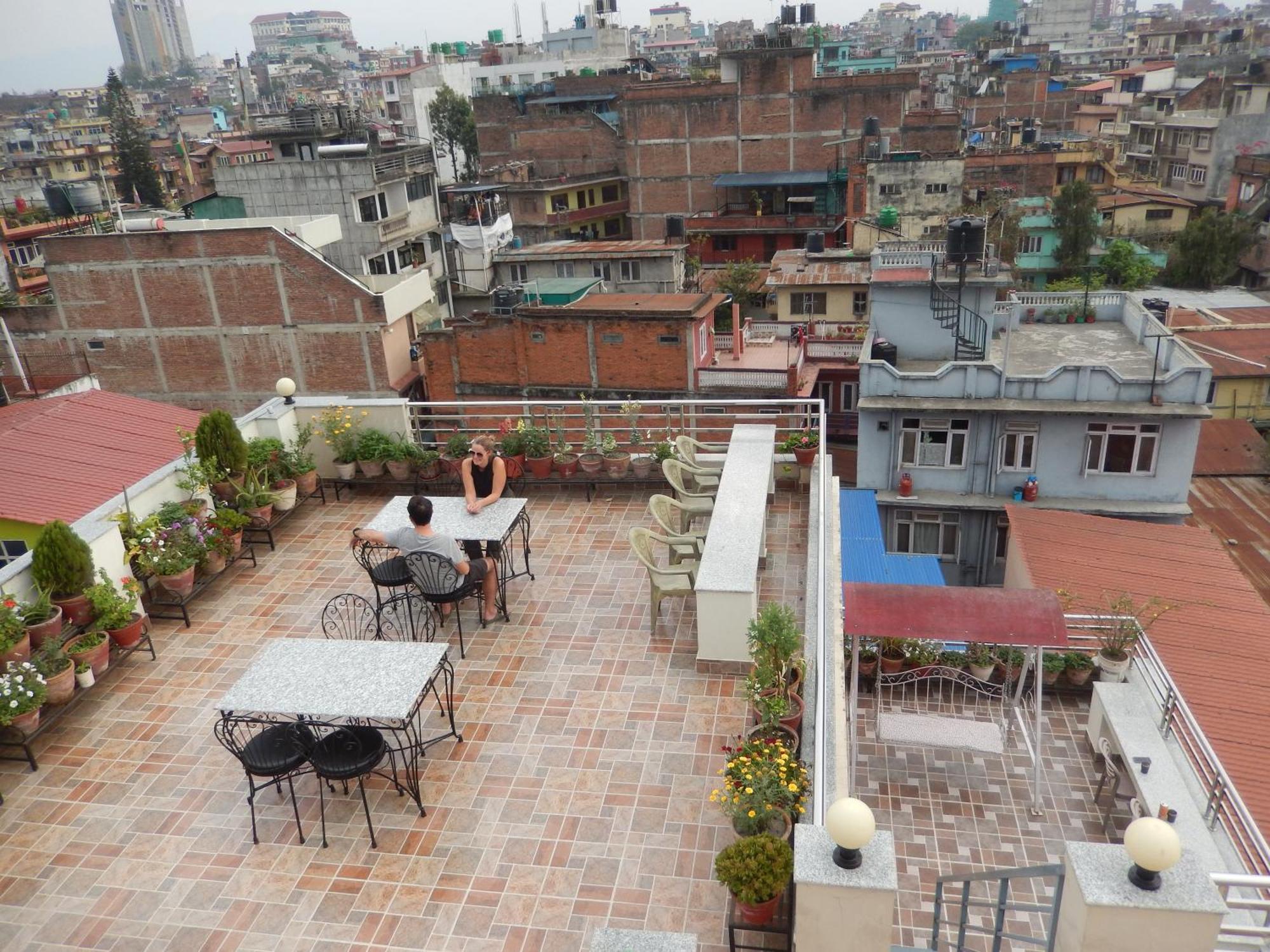 Shine Homestay Famille Francophone - Shine Home And Apartment Катманду Екстериор снимка