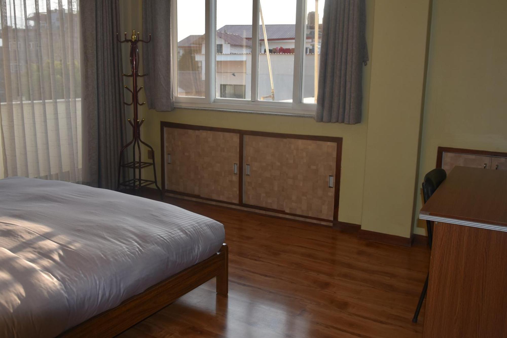 Shine Homestay Famille Francophone - Shine Home And Apartment Катманду Екстериор снимка