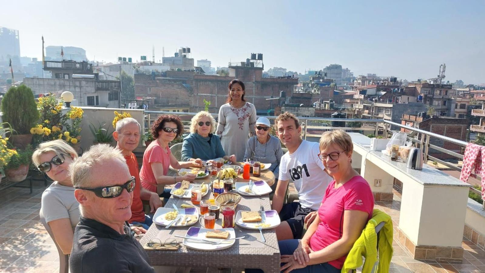 Shine Homestay Famille Francophone - Shine Home And Apartment Катманду Екстериор снимка