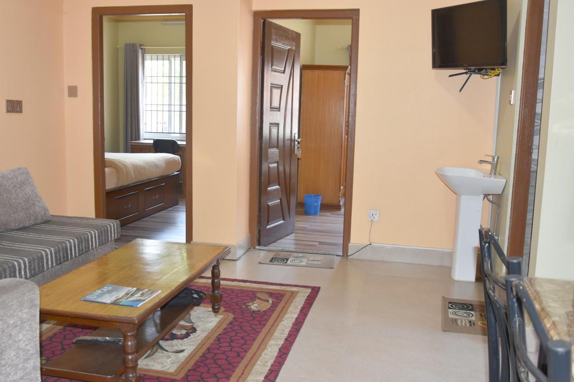 Shine Homestay Famille Francophone - Shine Home And Apartment Катманду Екстериор снимка