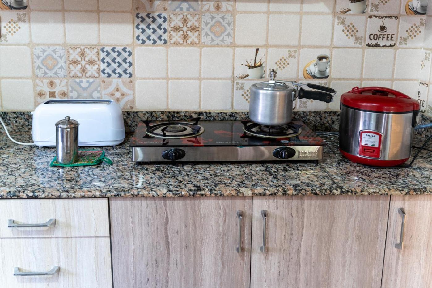Shine Homestay Famille Francophone - Shine Home And Apartment Катманду Екстериор снимка