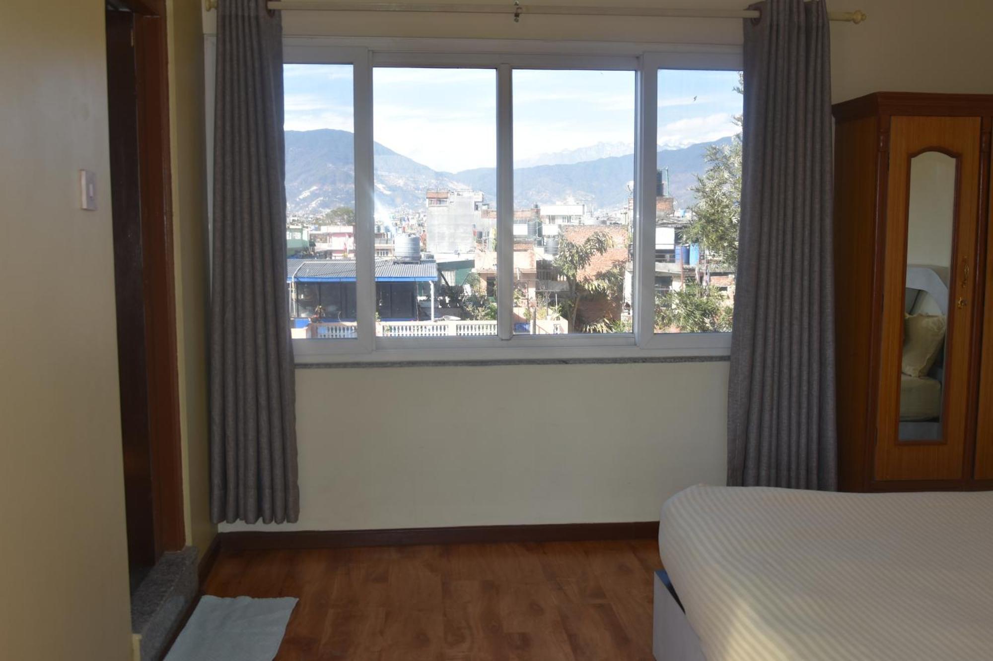Shine Homestay Famille Francophone - Shine Home And Apartment Катманду Екстериор снимка