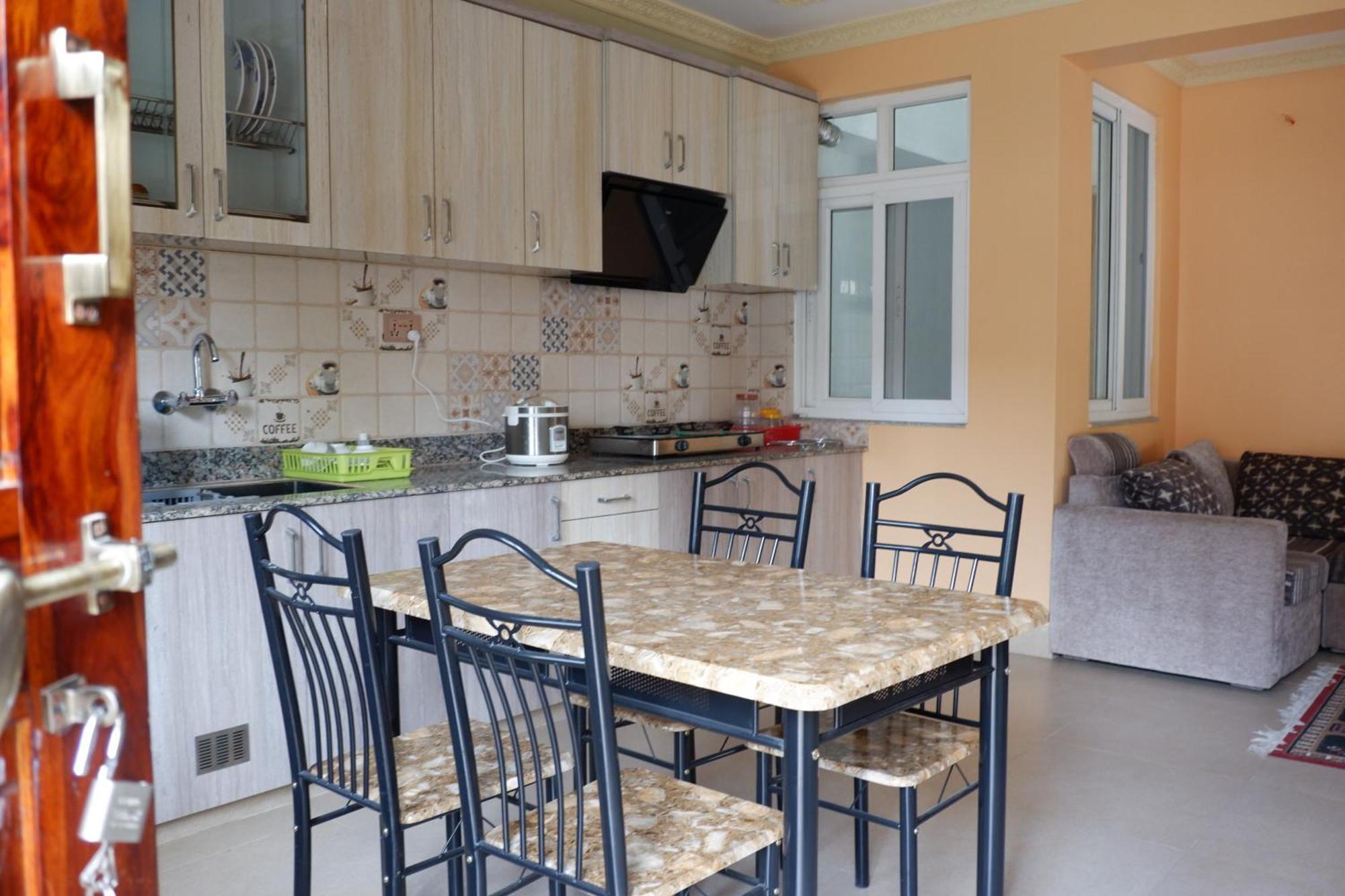 Shine Homestay Famille Francophone - Shine Home And Apartment Катманду Екстериор снимка