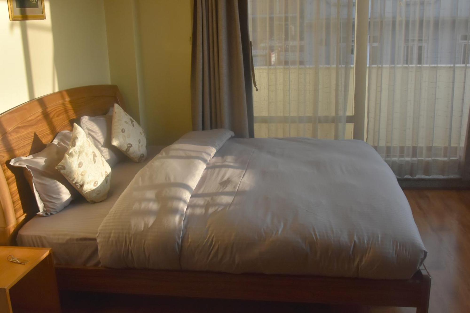 Shine Homestay Famille Francophone - Shine Home And Apartment Катманду Екстериор снимка