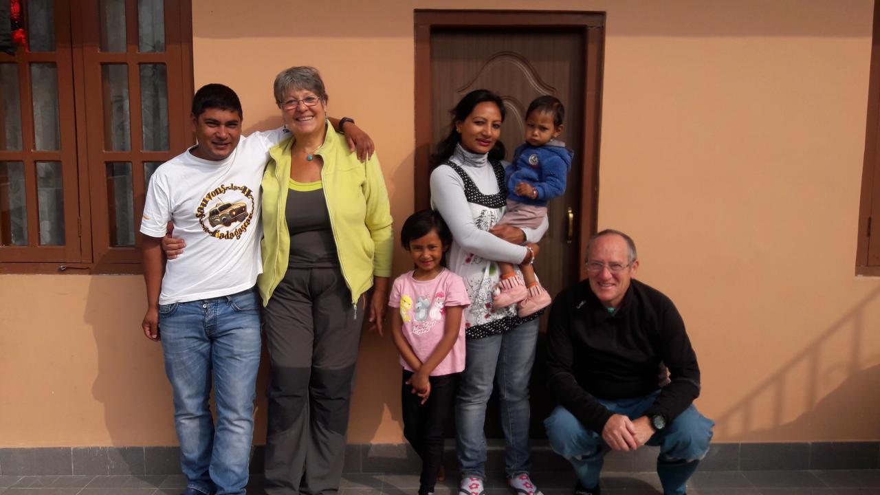 Shine Homestay Famille Francophone - Shine Home And Apartment Катманду Екстериор снимка