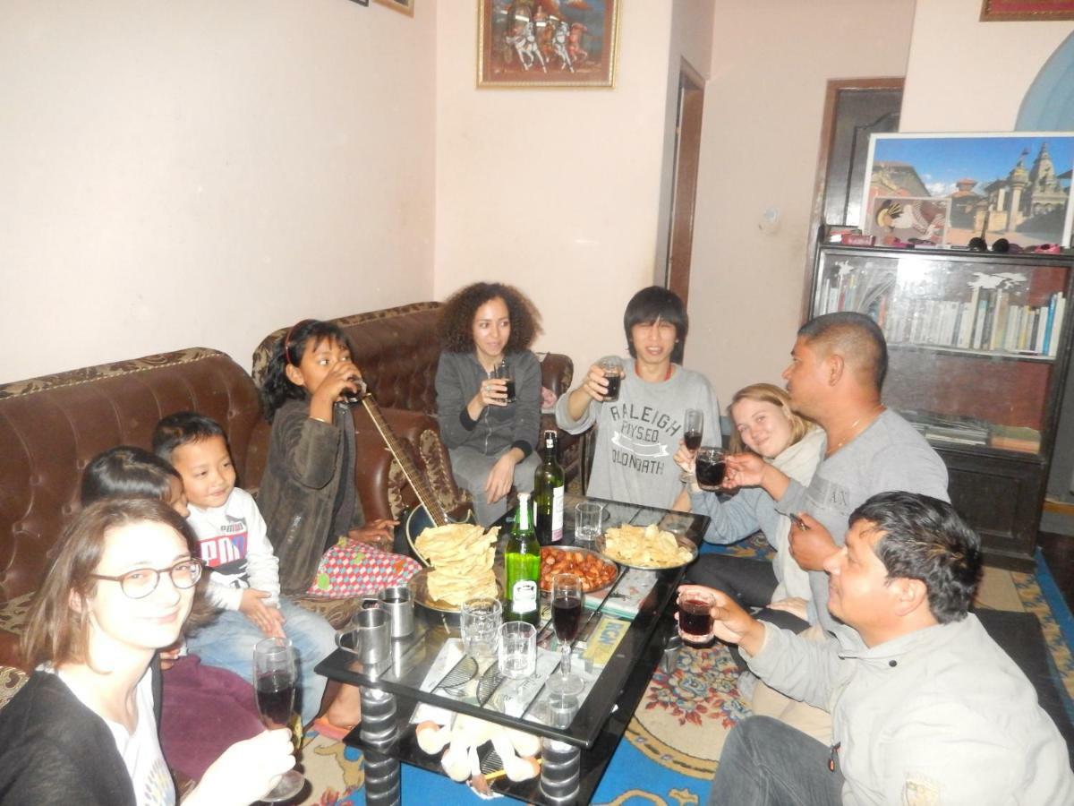 Shine Homestay Famille Francophone - Shine Home And Apartment Катманду Екстериор снимка