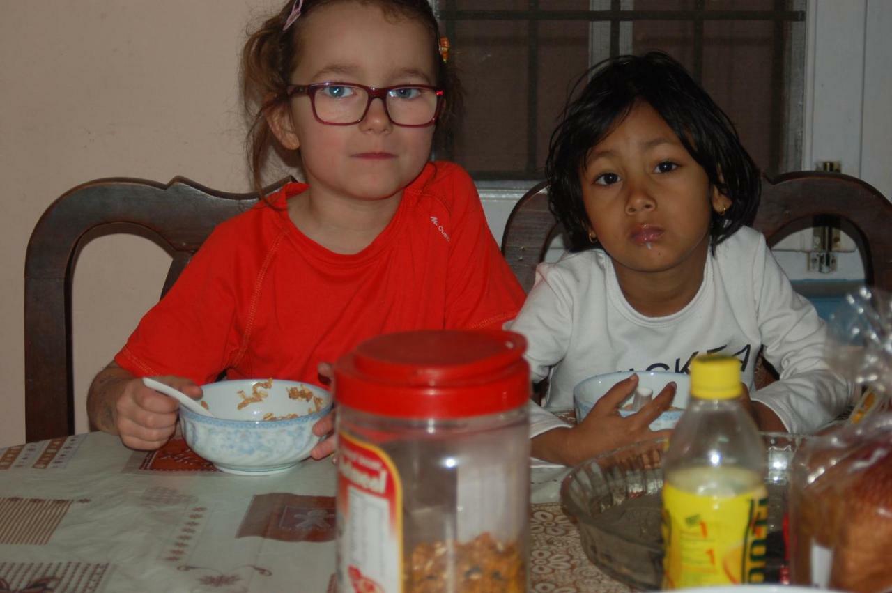 Shine Homestay Famille Francophone - Shine Home And Apartment Катманду Екстериор снимка