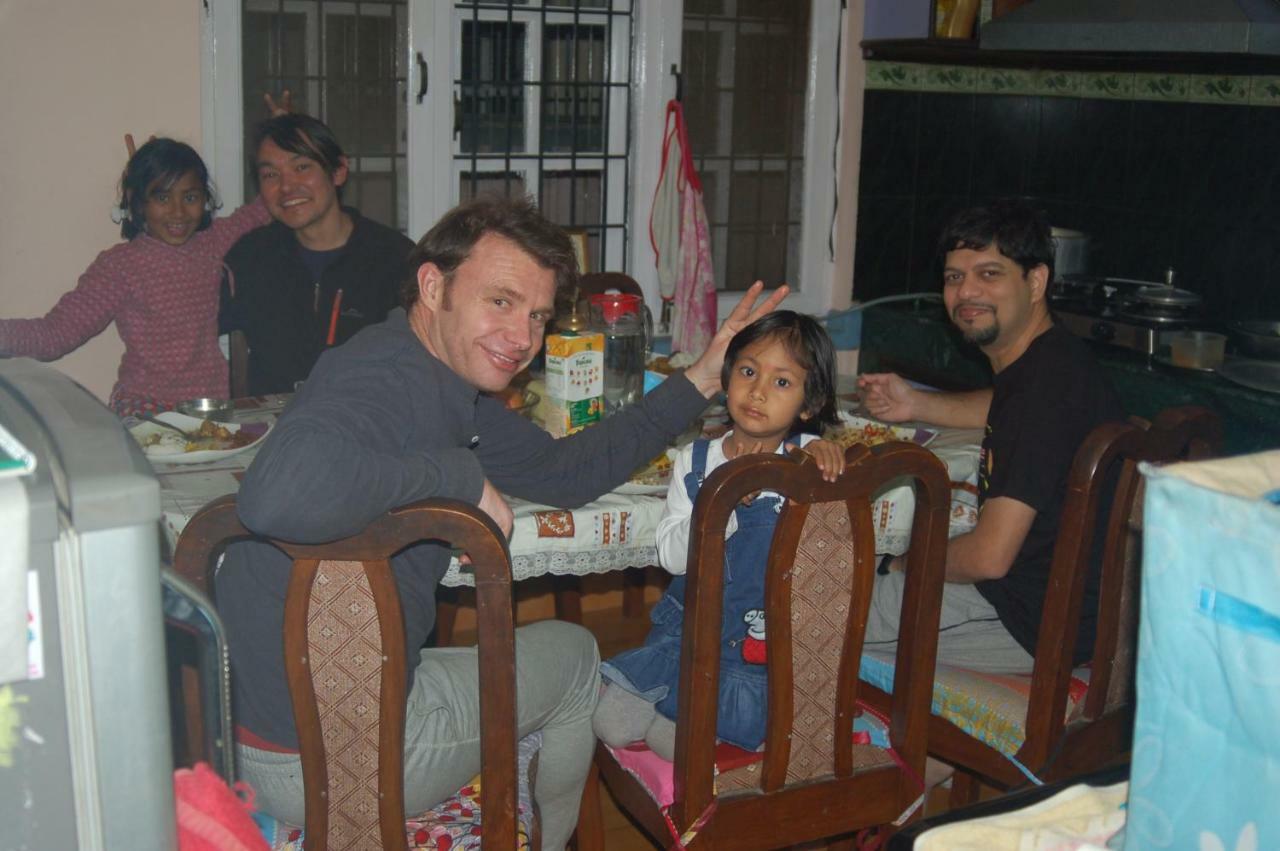 Shine Homestay Famille Francophone - Shine Home And Apartment Катманду Екстериор снимка