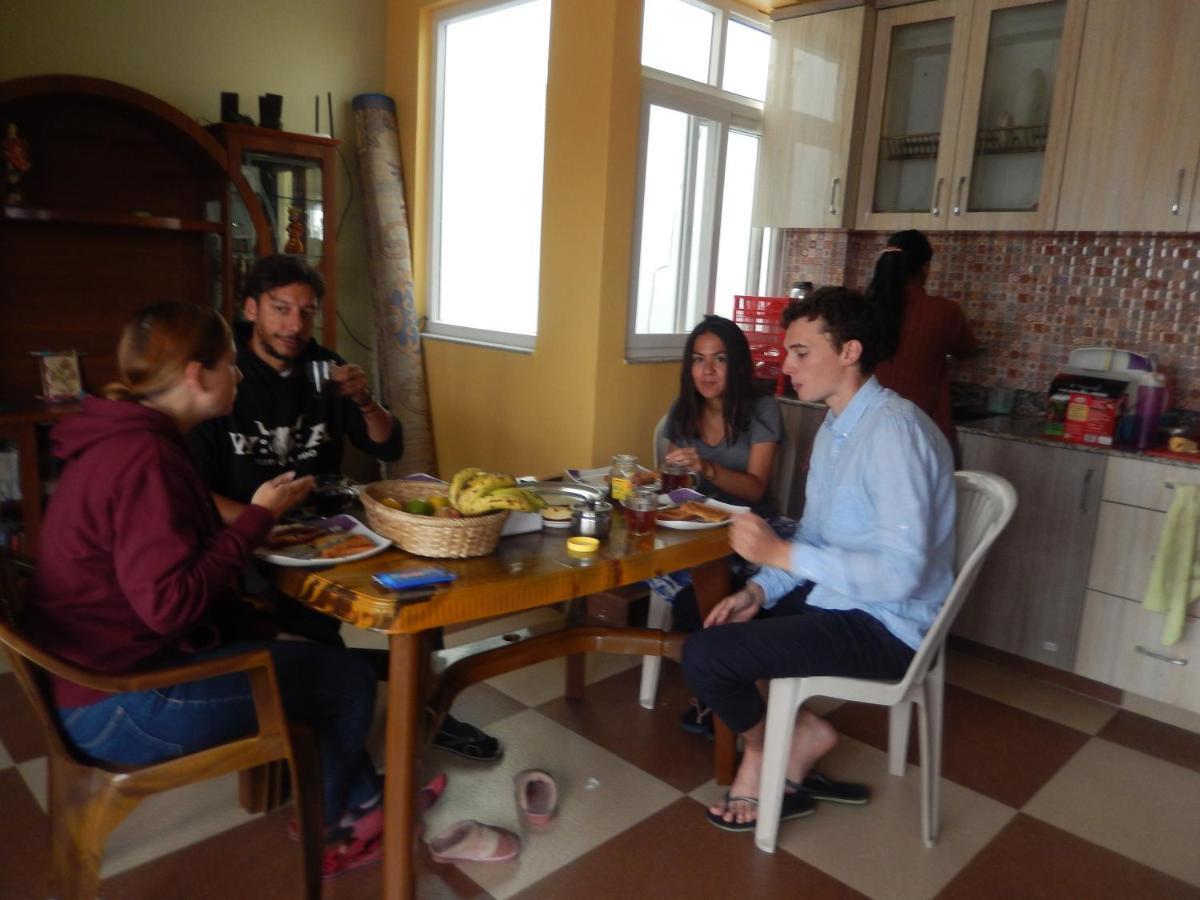Shine Homestay Famille Francophone - Shine Home And Apartment Катманду Екстериор снимка